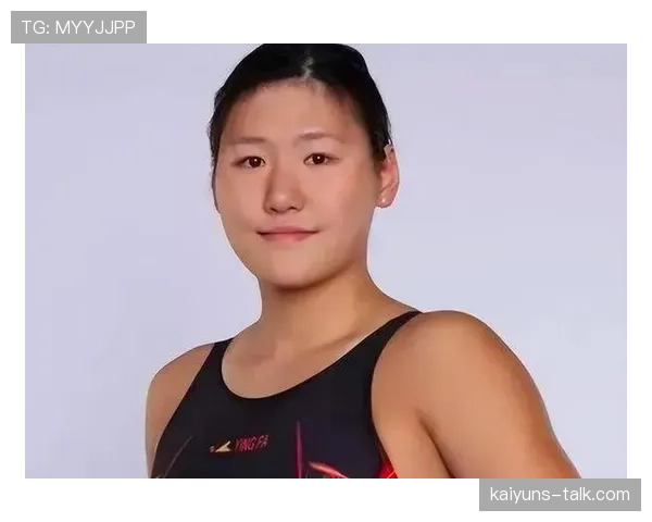 叶诗文训练完顺手买了个包，我一个月工资还没她零头多