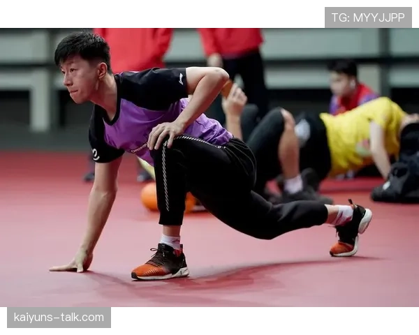 马龙训练完顺手给自己煮碗面,这自律程度真没谁了 马龙训练完顺手给自己煮碗面,这自律程度真没谁了